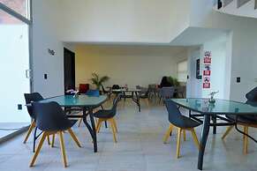 Spacious Condo with Gym & Pool Cancun