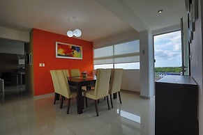 Spacious Condo with Gym & Pool Cancun