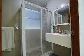 Spacious Condo with Gym & Pool Cancun