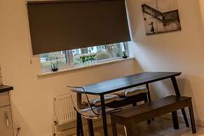4br-sleeps8-privategarden-freeparking