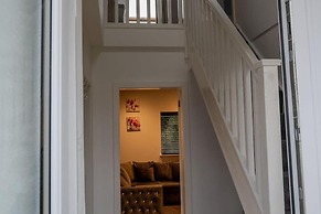 4br-sleeps8-privategarden-freeparking