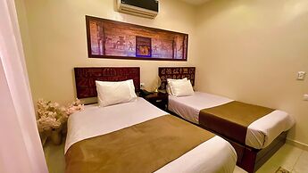 Nemes Pyramids View INN