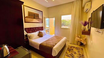 Nemes Pyramids View INN