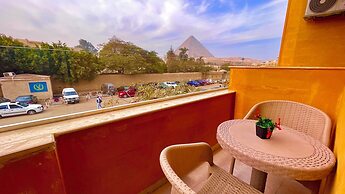Nemes Pyramids View INN
