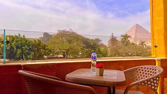 Nemes Pyramids View INN