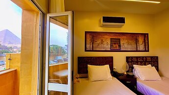 Nemes Pyramids View INN