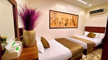 Nemes Pyramids View INN