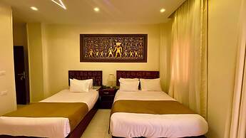 Nemes Pyramids View INN