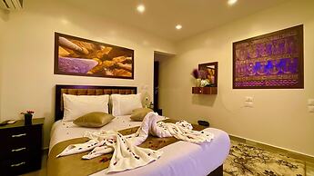 Nemes Pyramids View INN