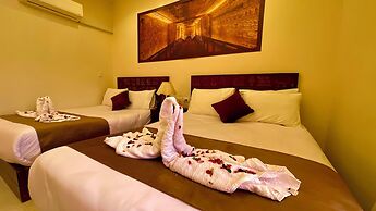 Nemes Pyramids View INN