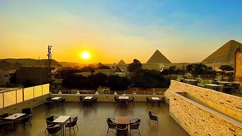 Nemes Pyramids View INN