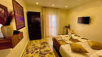 Nemes Pyramids View INN