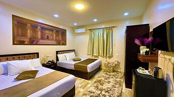 Nemes Pyramids View INN
