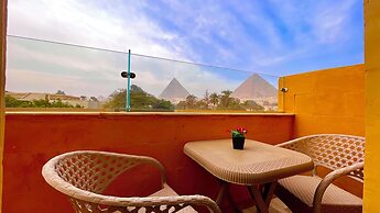 Nemes Pyramids View INN