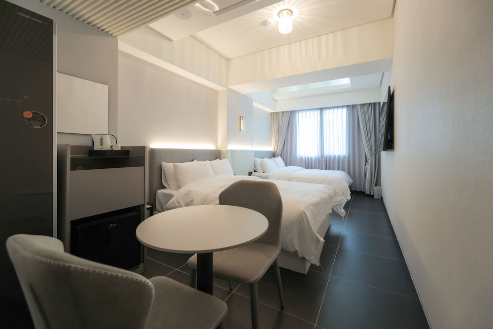 JC HOTEL