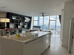 The Platinum Suites KLCC by Moonlight