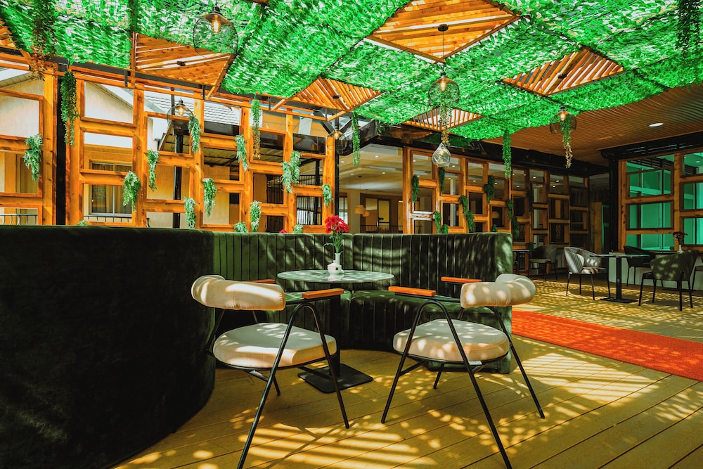 LONGVIEW LUXURY RESORT