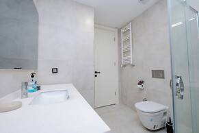 lUX RESIDENCE IN HIGH FLOOR