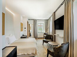 MARSHAL CLUB HOTEL