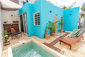 Tropical House With Private Pool in Downtown