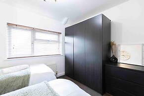House-sleeps7-parking-garden-petfriendly