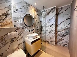 Avenue Hotel