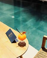 Avenue Hotel