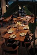 Avenue Hotel