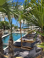 Avenue Hotel
