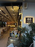 Avenue Hotel