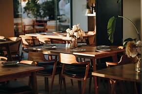 Avenue Hotel