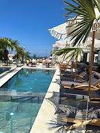 Avenue Hotel
