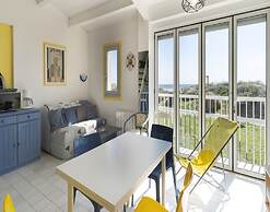 A Bright Beachside Escap