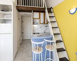 A Bright Beachside Escap