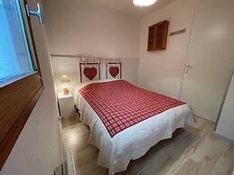 Modern Fourth-floor Apartment
