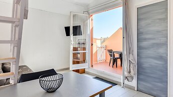 Modern Stay by the Beach