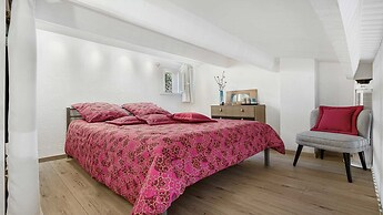 Garden Retreat Near the Beach