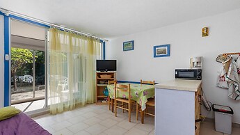 Cozy Stay Near the Beach