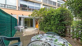 Cozy Stay Near the Beach