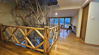 Amaru TreeHouse