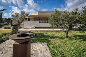 Villa Torricella Pool and Sunny Garden
