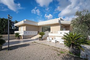 Villa Torricella Pool and Sunny Garden
