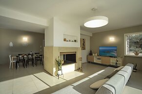 Villa Torricella Pool and Sunny Garden