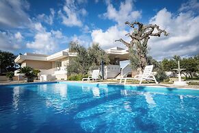 Villa Torricella Pool and Sunny Garden