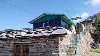 Deodar Inn resort