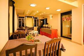 HOTEL EMERALD INN