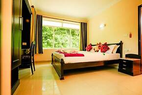 HOTEL EMERALD INN
