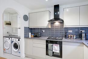 Spacious 4-Bedroom 2-Bath Home in Bywood