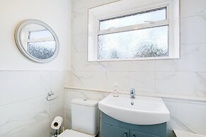 Spacious 4-Bedroom 2-Bath Home in Bywood