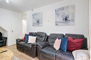 Spacious 4-Bedroom 2-Bath Home in Bywood